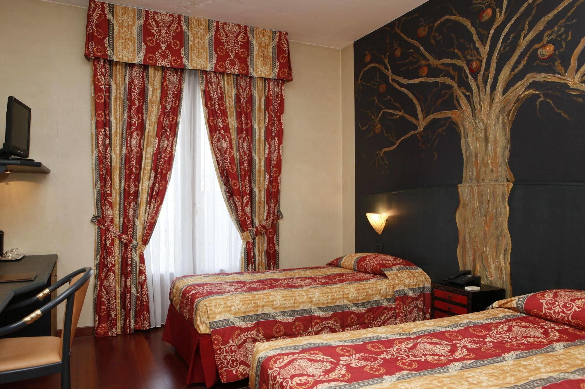 Hotel Lancaster Turin Room photo